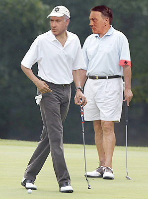 HitlerAndNetanyahuGoGolfing.png