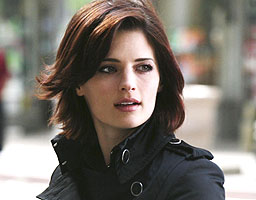 File:Kate Beckett detective.jpg