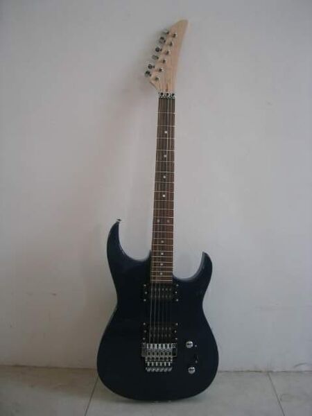 File:Benton guitar.jpg