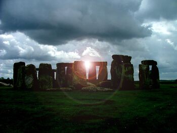 Stonehenge-sun-glare.jpg