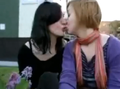 Rsp julia maryna kissing.png