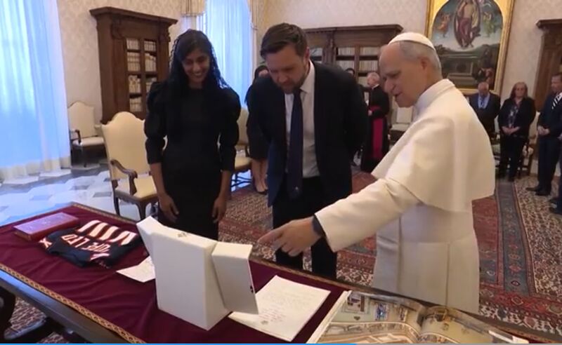 File:PopeIpad.jpg